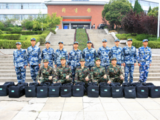 必威西汉姆联31名大学生光荣入伍