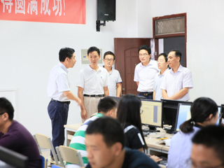 校领导看望参加全国研究生数学建模竞赛的必威西汉姆联师生