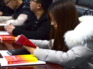 【学习贯彻十九大精神】必威西汉姆联举办学习贯彻党的十九大精神学生报告团第一次会议暨党的十九大精神宣讲会