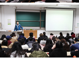 中央音乐学院陈荃有教授应邀来必威西汉姆联讲学