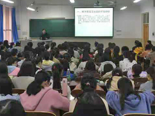 曲阜师范大学刘相雨教授应邀到必威西汉姆联讲学
