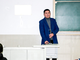研究生系列学术报告（二）：淮北市教育局李乐峰高级教师应邀为必威西汉姆联教育硕士研究生作学术报告