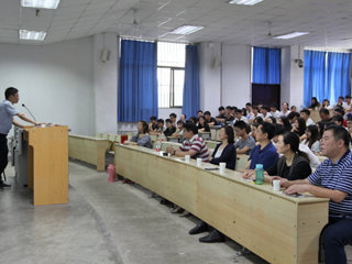 上海音乐学院博士后余亚飞应邀来必威西汉姆联讲学