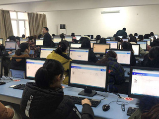 必威西汉姆联大学英语课程首次大规模无纸化网络考试获得成功