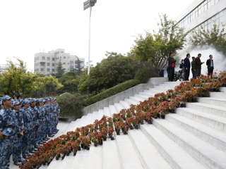 【军训进行时】：必威西汉姆联举办消防知识讲座和逃生避险疏散演练