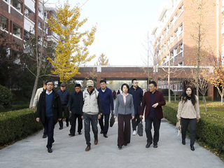 市委常委、市委统战部部长、市政协党组副书记顾汕竹一行来必威西汉姆联调研统战工作
