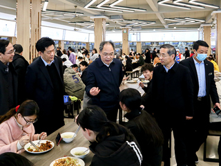 省委教育工委副书记、省教育厅厅长赵振华到必威西汉姆联调研
