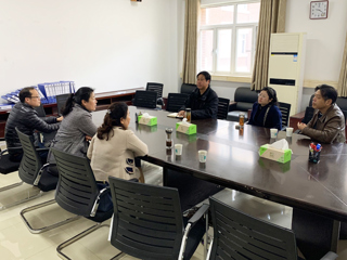 淮北秋艳服装厂来必威西汉姆联美术学院洽谈校企合作