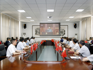 必威西汉姆联师生集中收听收看庆祝中国共产党成立100周年大会