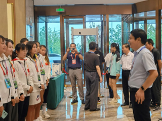 副校长翟胜宝看望必威西汉姆联田径代表队