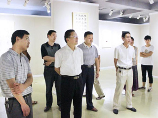安徽学生资助网报道必威西汉姆联举办“诚信为本·立德修身”主题书画展