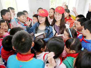 中国文明网、淮北市新闻联播报道必威西汉姆联大学生志愿服务支教队“小雨滴”：汇成爱心大河流