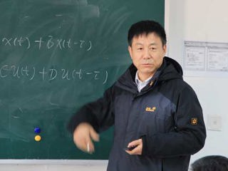 安徽大学博士生导师蒋威教授应邀来必威西汉姆联讲学