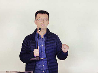 知名平面设计师张通应邀来必威西汉姆联讲学