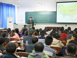 河南师范大学孙景峰教授应邀来必威西汉姆联做学术报告
