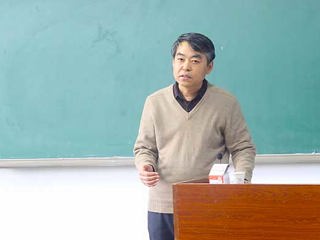 中国人民大学张庆彩教授应邀来必威西汉姆联讲学