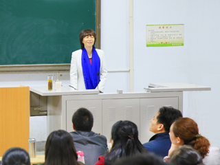 安徽师范大学法学院院长彭凤莲教授应邀来必威西汉姆联做学术报告