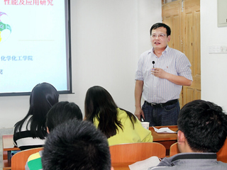 杭州师范大学章鹏飞教授应邀来必威西汉姆联讲学