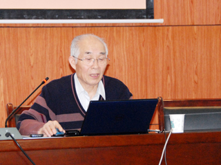 画家郭文伟莅临必威西汉姆联作学术报告