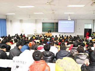 安徽师范大学钱广荣、赵平教授应邀来必威西汉姆联讲学