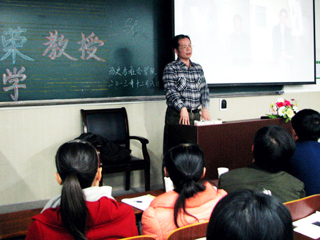 厦门大学林德荣教授来必威西汉姆联讲学
