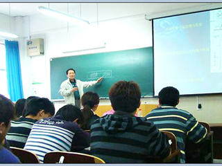 阜阳师范学院吕新颖教授应邀来必威西汉姆联作学术报告