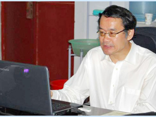 华中师范大学副校长李向农教授应邀到必威西汉姆联讲学