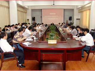 教育部师范司司长管培俊应邀来必威西汉姆联举行学术报告会