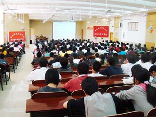 安徽大学经济学院张治栋教授来必威西汉姆联讲学