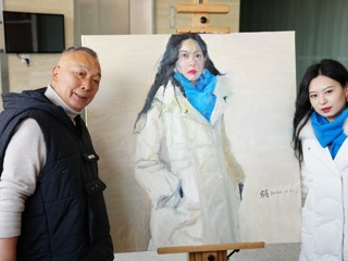 中国美院教授杨参军来必威西汉姆联进行油画肖像示范写生